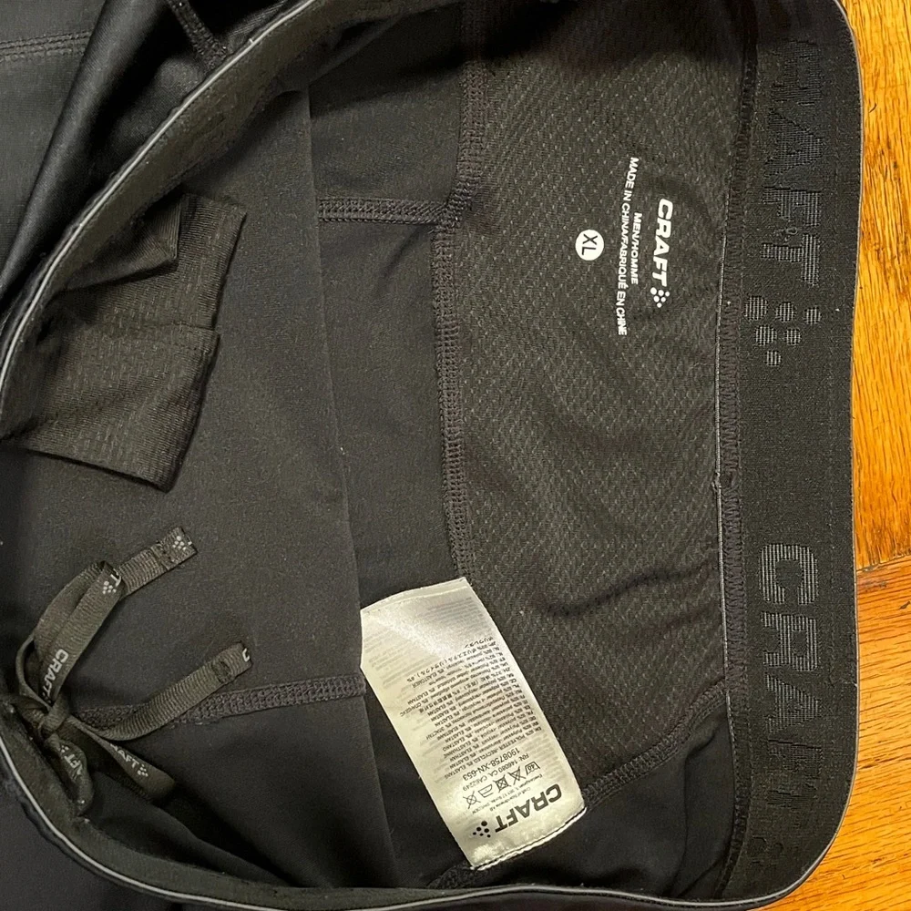 Black Athletic Leggings with Pocket - Picture 5 of 8